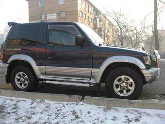 1996 Mitsubishi Pajero Pictures