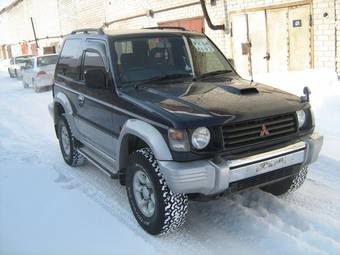 1996 Mitsubishi Pajero Pictures