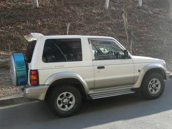 1996 Mitsubishi Pajero Pictures