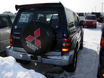 1996 Mitsubishi Pajero Pictures