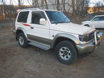 1996 Mitsubishi Pajero Photos