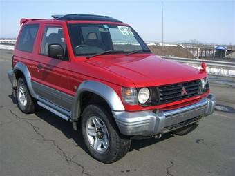 1996 Mitsubishi Pajero Pictures