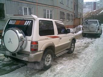 1996 Mitsubishi Pajero Pictures