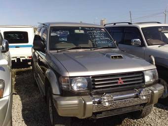 1996 Mitsubishi Pajero Pictures