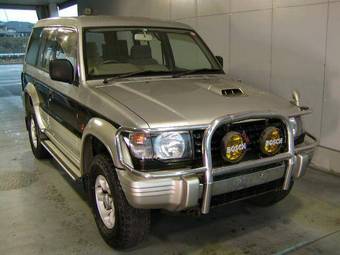 1996 Mitsubishi Pajero Photos