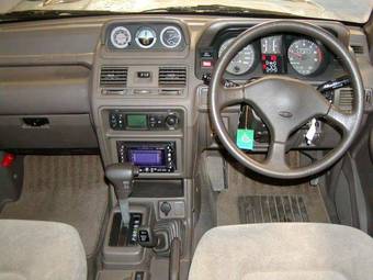 1996 Mitsubishi Pajero Pictures