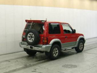 1996 Mitsubishi Pajero Pictures