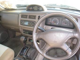 1996 Mitsubishi Pajero Photos