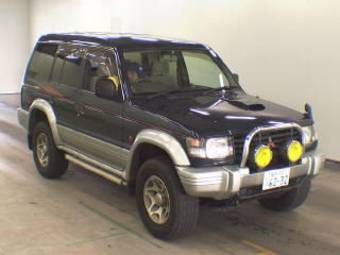 1996 Mitsubishi Pajero Pictures