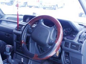 1996 Mitsubishi Pajero Pictures