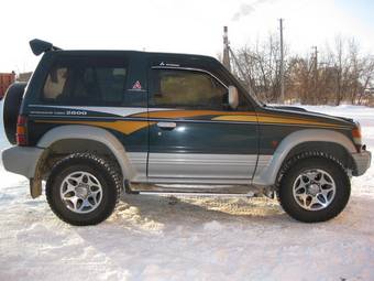 1996 Mitsubishi Pajero Pictures