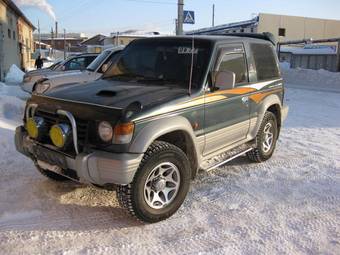 1996 Mitsubishi Pajero Photos