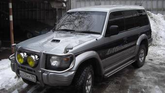 1996 Mitsubishi Pajero Pictures
