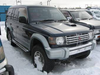 1996 Mitsubishi Pajero Photos