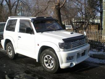 1996 Mitsubishi Pajero Pictures