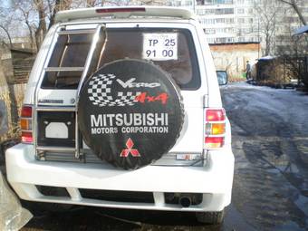 1996 Mitsubishi Pajero Pictures