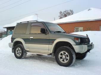 1996 Mitsubishi Pajero Photos