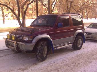 1996 Mitsubishi Pajero Pictures