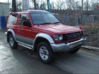 1996 Mitsubishi Pajero Pictures