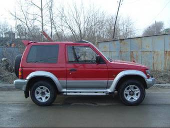 1996 Mitsubishi Pajero Pictures