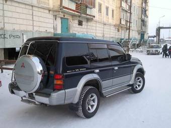 1996 Mitsubishi Pajero Pictures