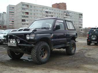 1996 Mitsubishi Pajero Photos