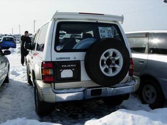 1996 Mitsubishi Pajero Pictures