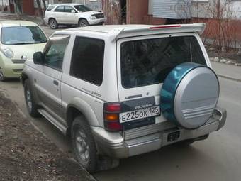 1996 Mitsubishi Pajero Photos