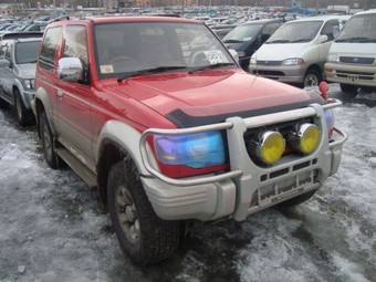 1996 Mitsubishi Pajero Pictures