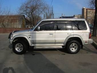 1996 Mitsubishi Pajero Photos