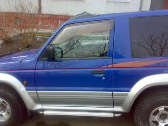 1996 Mitsubishi Pajero Pictures