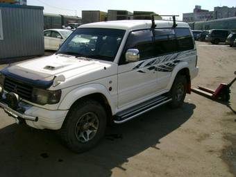 1996 Mitsubishi Pajero Pictures