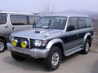 1996 Mitsubishi Pajero Photos