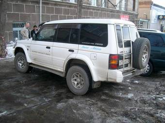 1996 Mitsubishi Pajero Photos