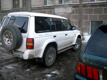 1996 Mitsubishi Pajero Pictures