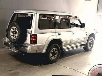 1996 Mitsubishi Pajero Photos