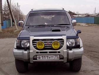 1996 Mitsubishi Pajero Pictures