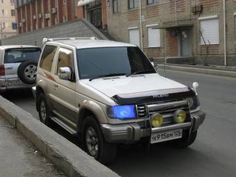 1996 Mitsubishi Pajero Pictures