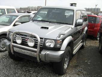 1996 Mitsubishi Pajero Pictures