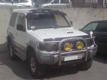 1996 Mitsubishi Pajero Photos