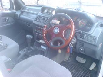 1996 Mitsubishi Pajero Pictures