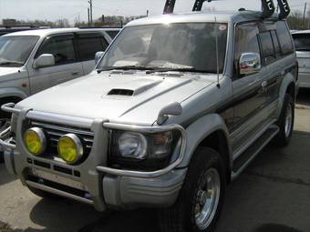 1996 Mitsubishi Pajero Pictures