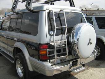 1996 Mitsubishi Pajero Pictures