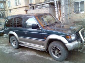 1996 Mitsubishi Pajero Pictures