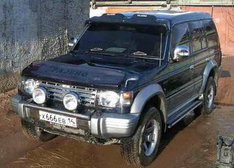 1996 Mitsubishi Pajero Photos