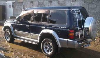 1996 Mitsubishi Pajero Pictures