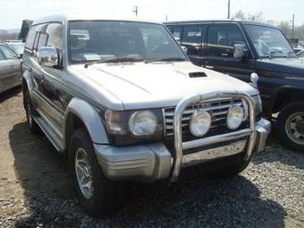 1996 Mitsubishi Pajero Pictures
