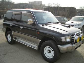 1996 Mitsubishi Pajero Pictures