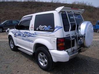 1996 Mitsubishi Pajero Images