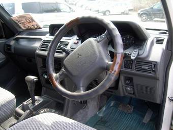 1996 Mitsubishi Pajero Pictures